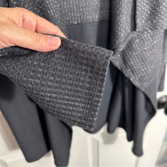 Juicy Couture size XL open front waterfall cardigan, gray/metallic, stretch - Picture 9 of 11